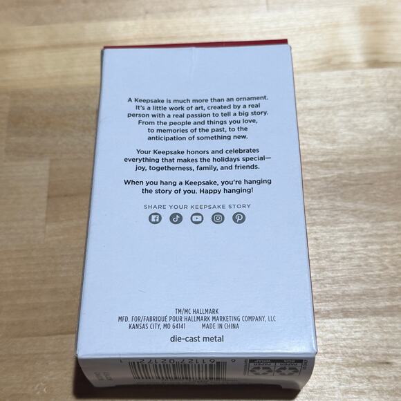 NEW 2024 Hallmark Ornament UNION PACIFIC LEGACY SD70ACE LIONEL TRAINS - Metal - Picture 3 of 4